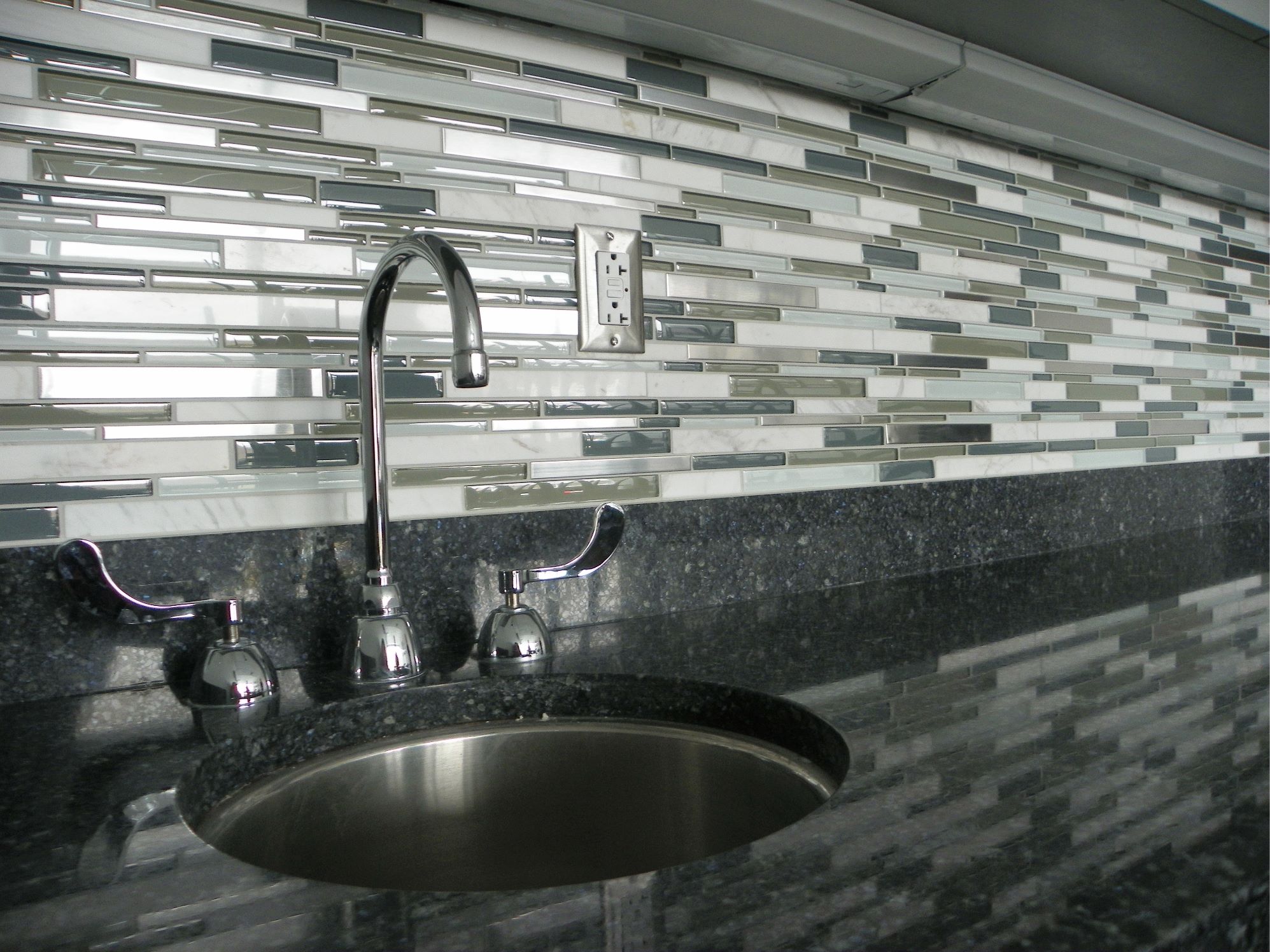 BLISS_STAINLESS_LINEAR_2_G | Mohawk Tile and Marble